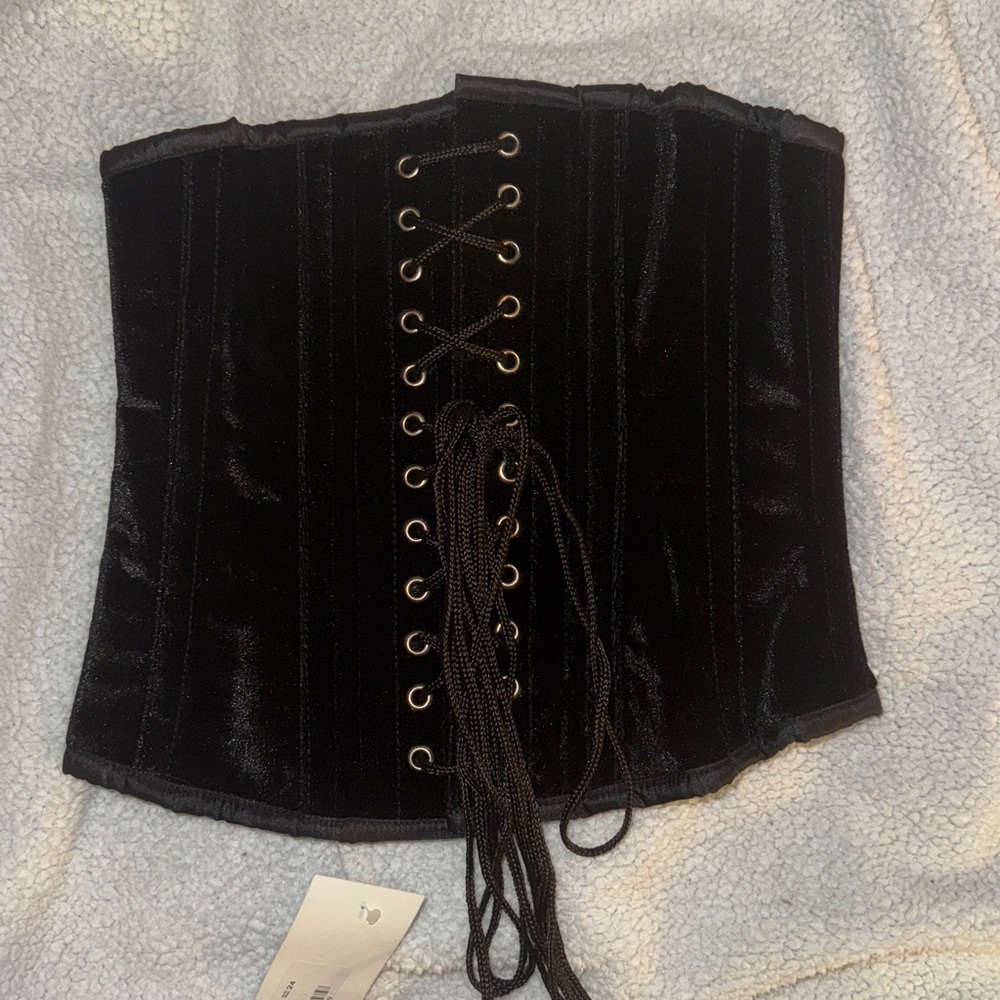 Black velvet steel boned corset - Picture 2 of 11